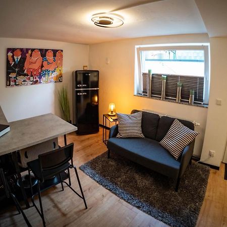 Gemuetliche 2-Zimmer Souterrain Wohnung Дюссельдорф Экстерьер фото