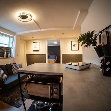 Gemuetliche 2-Zimmer Souterrain Wohnung Дюссельдорф Экстерьер фото