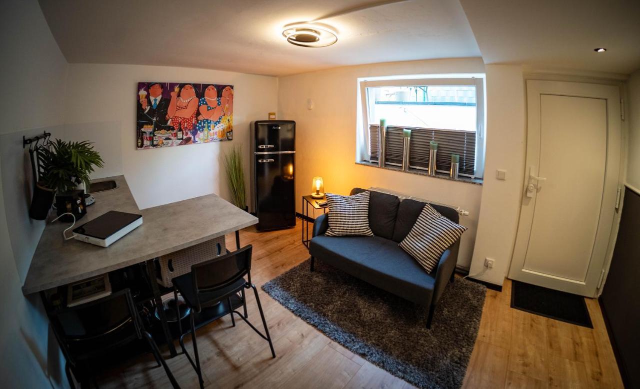 Gemuetliche 2-Zimmer Souterrain Wohnung Дюссельдорф Экстерьер фото