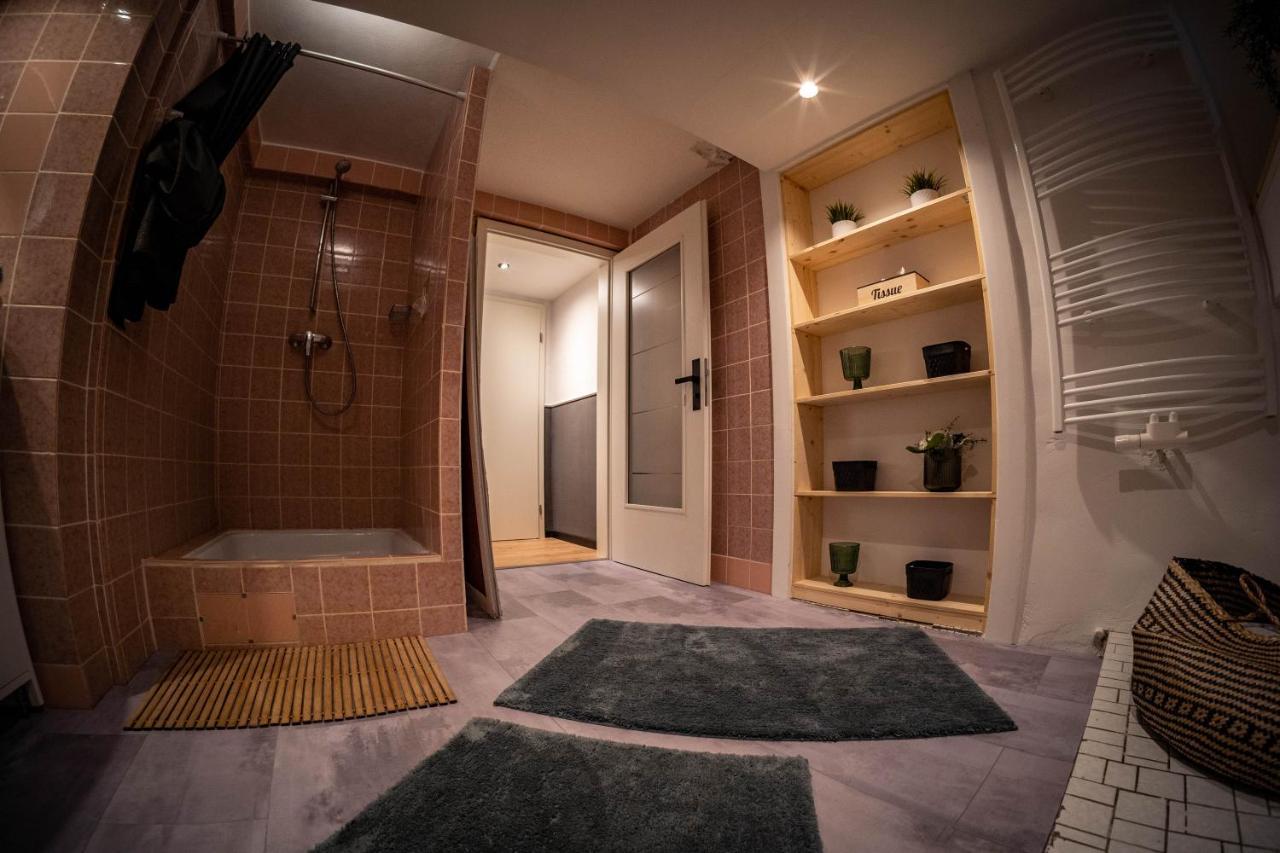 Gemuetliche 2-Zimmer Souterrain Wohnung Дюссельдорф Экстерьер фото